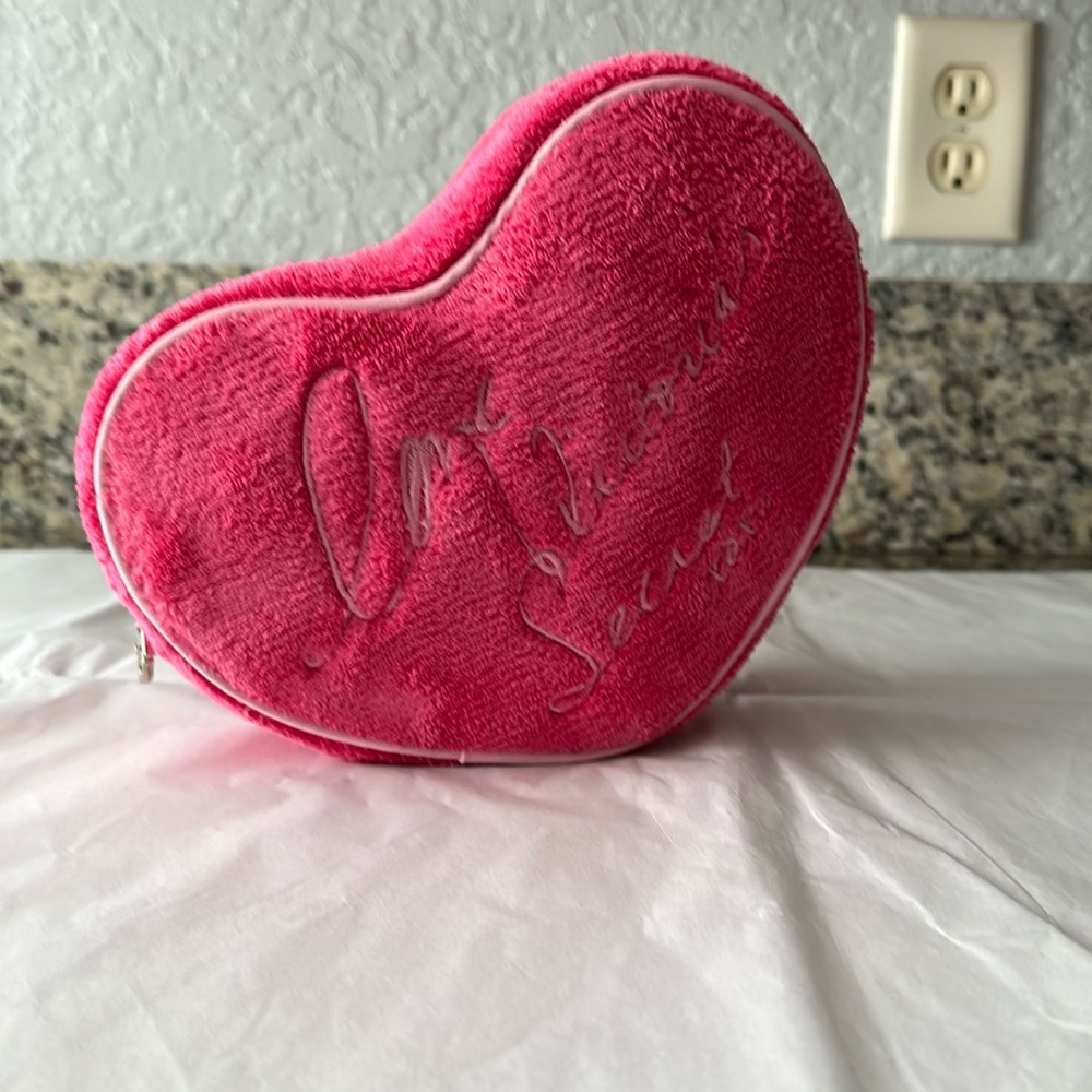 New without tag Victoria’s Secret cosmetic bag, pink and white in color.